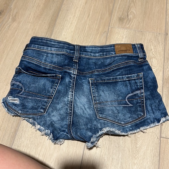 Size 4 American eagle shorts - Picture 2 of 3